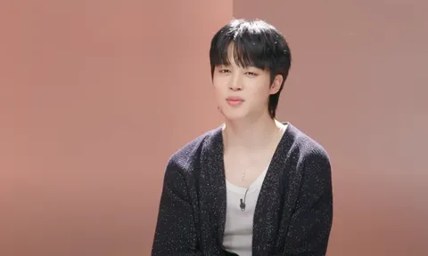 Sau khi bị chê bai giọng hát, Jimin (BTS) khiến netizens kinh ngạc với màn trình diễn hát acoustic