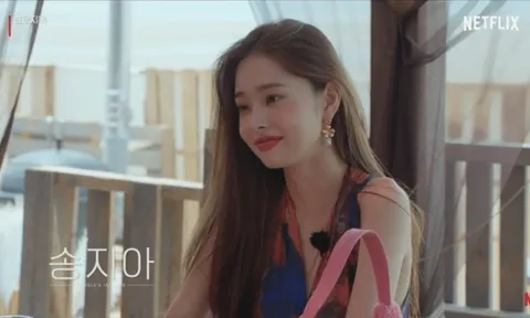 Sau scandal dùng hàng hiệu giả, 'Địa ngục độc thân' Song Ji A mạnh mẽ quay trở lại showbiz Hàn