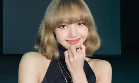 Phản ứng của Lisa (BLACKPINK) khi thấy món quà có gắn camera theo dõi