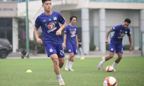 Phản ứng của sao trẻ HAGL sau khi bị HLV Troussier gạch tên ở SEA Games 32