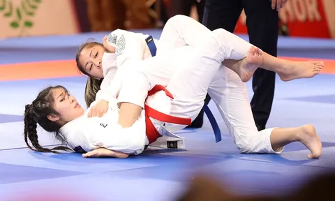 VIDEO: 'Hotgirl' Jiu Jitsu Việt Nam nén đau hạ đẹp đối thủ để giành HCĐ SEA Games