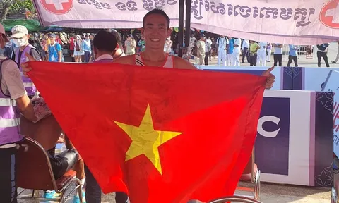 Gặp sự cố xe bị nổ lốp, Phạm Tiến Sản vẫn giành HCV SEA Games 32