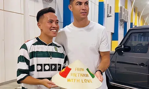 Quán quân tâng bóng nghệ thuật châu Á tặng nón lá cho Ronaldo