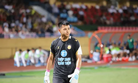 Thủ môn Trần Đức Dũng cản phá 3 quả penalty: Từ vô danh đến người hùng của Nam Định