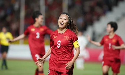 Bố mẹ Huỳnh Như sang New Zealand cổ vũ con gái thi đấu World Cup
