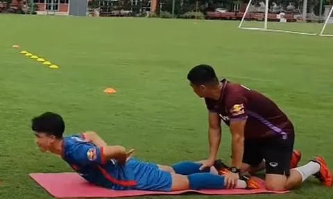 VIDEO: Cận cảnh buổi tập của U23 Việt Nam trước ngày sang Thái Lan đá giải