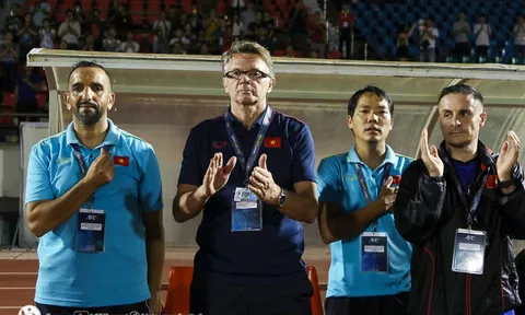 HLV Troussier lại gây chú ý trước ngày U23 Việt Nam sang Thái Lan