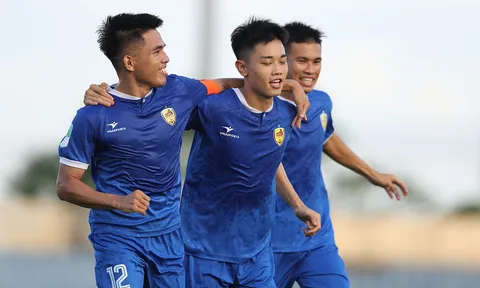 Khó lường cuộc đua lên hạng V-League