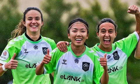 Huỳnh Như khiến đồng đội Lank FC 'mê mẩn'