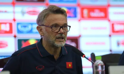 VIDEO: Toàn cảnh buổi họp báo trước FIFA Days của HLV Troussier