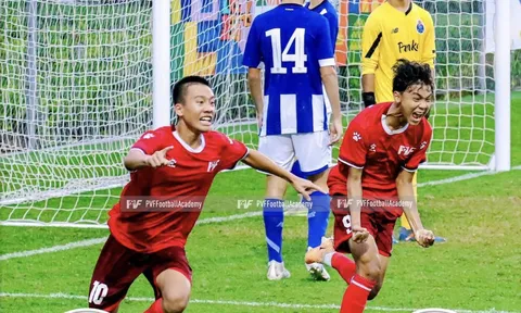 Đại diện Việt Nam thắng ngược 'ông lớn' Bồ Đào Nha giành HCĐ