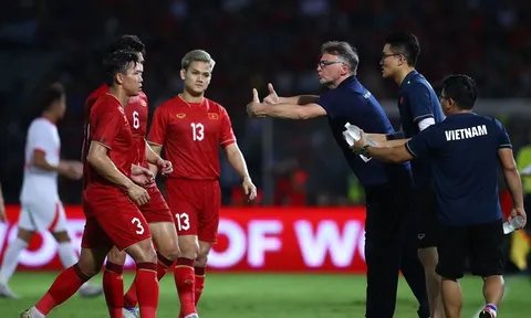 HLV Troussier nói gì khi chỉ đạo 3 trận trong 4 ngày?