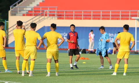 VIDEO: Olympic Việt Nam tập buổi đầu ở Hàng Châu (Trung Quốc)