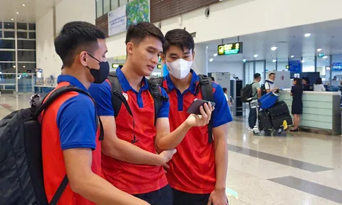 Vừa về nước, cầu thủ Olympic Việt Nam đã làm điều đặc biệt