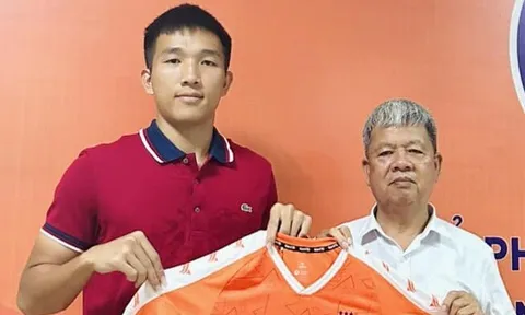 Tiền đạo Việt Nam 'khăn gói' rời đội sau khi ký hợp đồng 10 ngày
