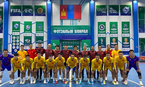 Đội tuyển Việt Nam tập buổi đầu tiên ở Ulaanbaatar