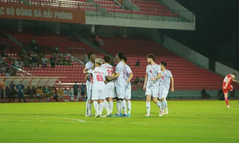 Highlights: Đội bóng Việt Nam chiếm ngôi đầu ở giải châu Á