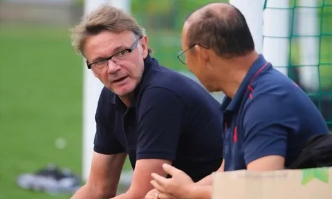 LĐBĐ Việt Nam hé lộ người thay thế HLV Troussier