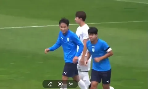 VIDEO: Tiền đạo Việt Nam ghi hattrick tại Hàn Quốc, có siêu phẩm cực đẹp