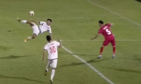 VIDEO: Cựu tuyển thủ U20 Việt Nam 'ngả bàn đèn' đẳng cấp giúp đội nhà tiến vào top 3