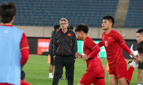HLV Troussier giải thích quyết định tập trung ĐT Việt Nam