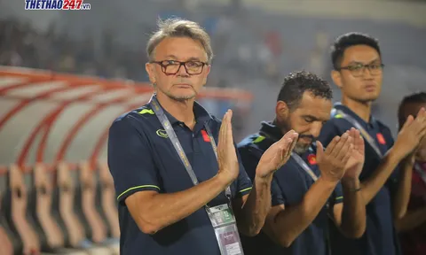HLV Troussier đón tin không thể tuyệt vời hơn trước Vòng loại World Cup