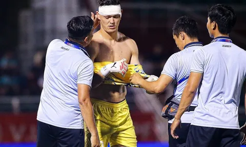 Thủ môn Việt kiều báo tin vui tới NHM