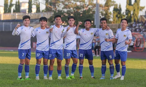 VIDEO: Học trò của HLV Park Hang Seo ghi bàn giúp đội nhà áp sát ngôi đầu