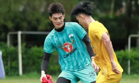 VIDEO: Thủ môn U23 Việt Nam sai lầm khiến HAGL 'tụt dốc không phanh'