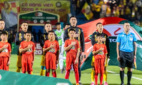 HLV châu Âu không ngớt lời khen ngợi thủ môn Việt Nam