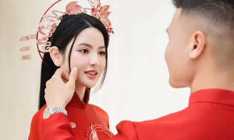 Lỡ hẹn QBV, Quang Hải 'ghi điểm' với hình ảnh cùng vợ sắp cưới