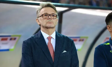 HLV Troussier 'chạy đua' với thời gian