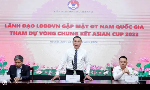 VIDEO: Chủ tịch VFF gặp gỡ, động viên ĐT Việt Nam trước Asian Cup