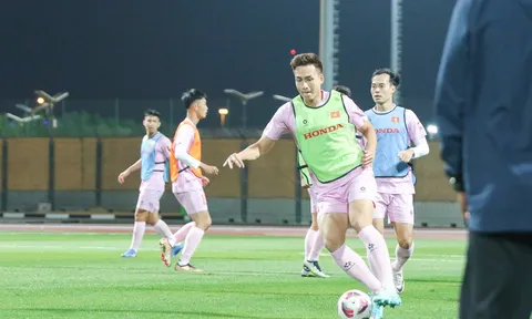 VIDEO: ĐT Việt Nam tập trên sân chuẩn World Cup tại Qatar