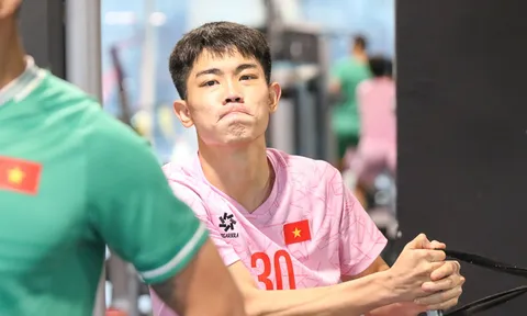 VIDEO: Đình Bắc trở lại tập luyện cùng ĐT Việt Nam