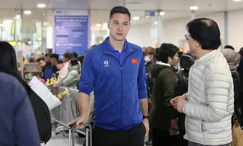 Nhóm đầu tiên của ĐT Việt Nam đã về nước