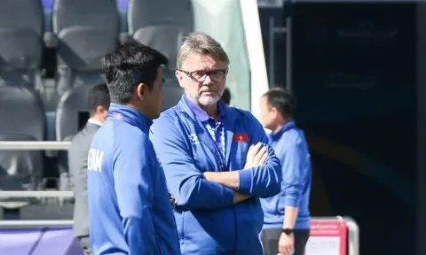 HLV Troussier cập nhật lịch trình mới
