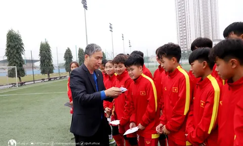 VIDEO: Lãnh đạo VFF chúc Tết các đội dự tuyển bóng đá nữ trẻ Việt Nam