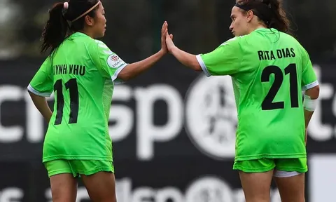 Huỳnh Như đá trọn 90 phút cùng Lank FC
