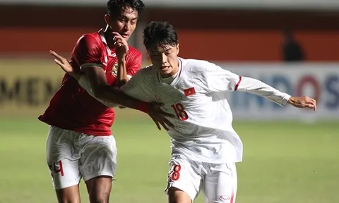 Cầu thủ Indonesia bị đuổi vì đến muộn