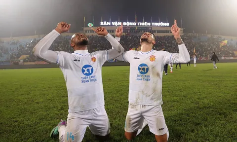 Vòng 12 V-League: Nóng cuộc đua vô địch, kịch tính suất trụ hạng