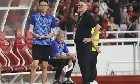 VFF sẽ không sa thải HLV Troussier trước khi kết thúc Vòng loại thứ 2