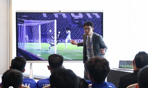 VIDEO: LĐBĐ châu Á họp với U23 Việt Nam