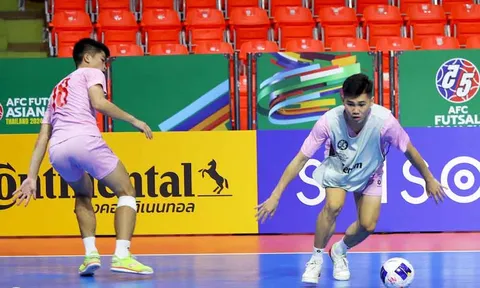 ĐT futsal Việt Nam tập làm quen nhà thi đấu chính thức Hua Mark