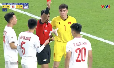 Hậu vệ Ngọc Thắng U23 Việt Nam gặp 'sự cố' sau tấm thẻ đỏ tai hại