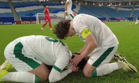 VIDEO: Cầu thủ Iraq khóc nức nở khi thắng U23 Việt Nam