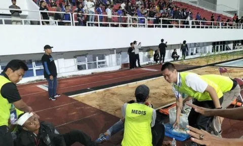 VIDEO: Cận cảnh tình huống bạo loạn tại giải VĐQG Indonesia