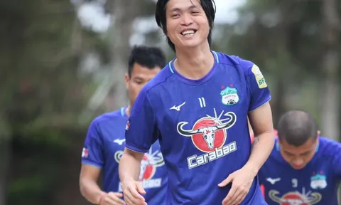 Bầu Đức ra quyết định quan trọng về tương lai của 'nhà thơ' Tuấn Anh?