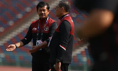 VIDEO: HLV Indonesia có hành động lạ khi học trò ghi bàn tại SEA Games 32