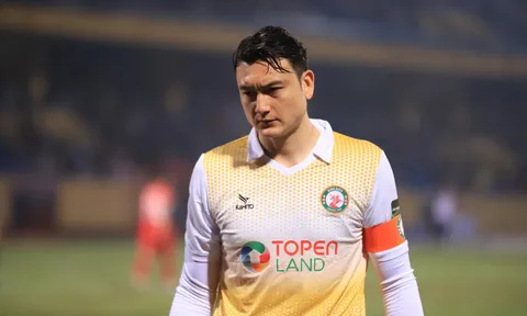 Thủ thành số 1 ĐT Việt Nam lại báo tin cực buồn cho đội bóng V-League